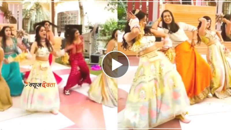 मेहंदी की रस्म में दुल्हन की सहेलियों ने कनिका कपूर के गाने पर जमाया रंग- वीडियो हुआ वायरल